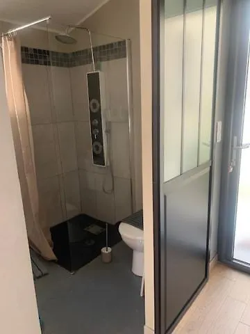 Studio Avec Exterieur Eyragues France